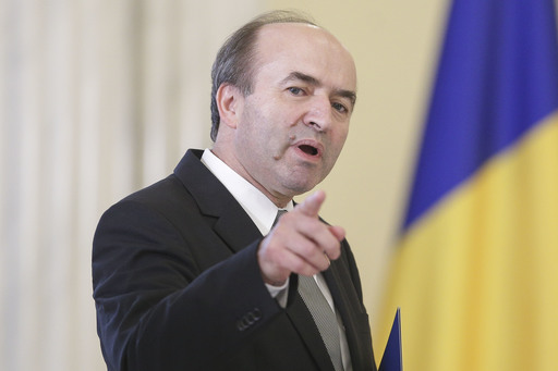 Toader: E greu de crezut că eu voi sta în cabinet şi voi face acte notariale. Eu sunt avocat, suspendat pe durata cât îs ministru, şi după aceea voi relua activitatea de avocatură în zona dreptului penal"