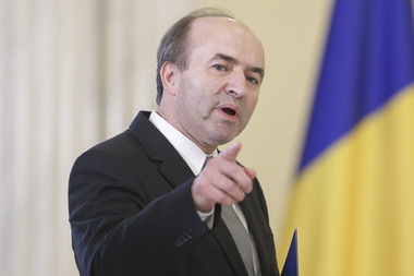 Tudorel Toader: Procurorul general se află într-o gravă eroare, plasând justiţia, una dintre cele trei puteri, în afara puterilor statului, deasupra acestora