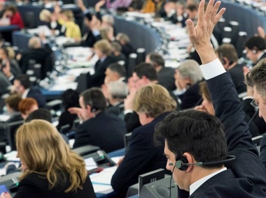 Draftul Rezoluţiei privind statul de drept în România: Parlamentul European, ”profund îngrijorat” de modificările legilor justiţiei şi codurilor penale, cere aplicarea ”pe deplin” a recomandărilor primite; parlamentarii condamnă intervenţia din 10 august