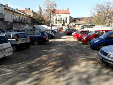 ISJ Arad se judecă pentru a păstra un teren pe care l-a concesionat de 22 de ani de la Primărie pentru a realiza investiţii, dar care stă abandonat. FOTO