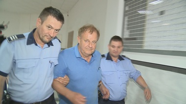Arad: Un cunoscut om de afaceri austriac, judecat pentru pornografie infantilă, a fugit din ţară deşi era sub control judiciar