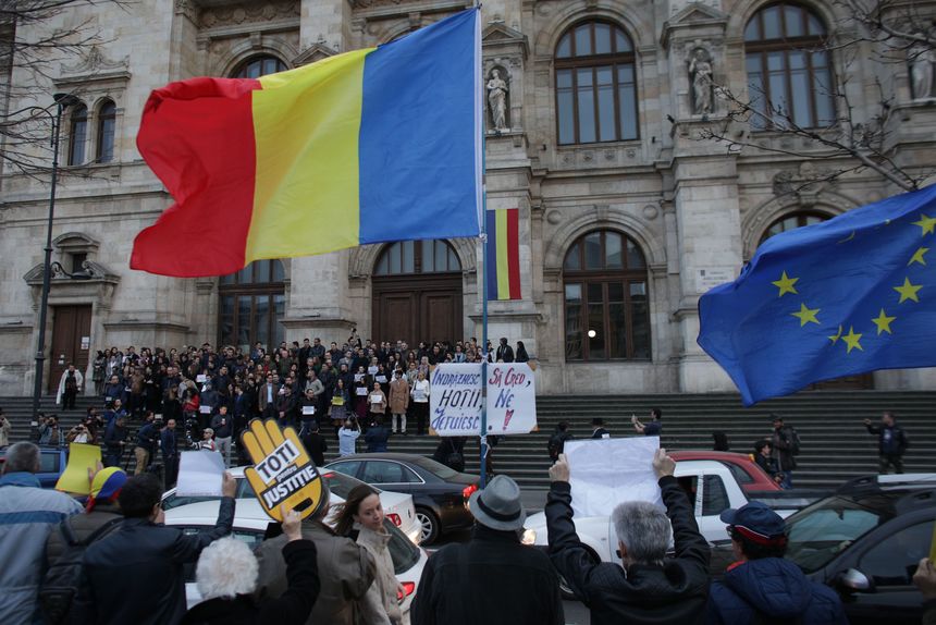 Magistraţii au protestat din nou pe treptele Palatului de Justiţie din Bucureşti - VIDEO