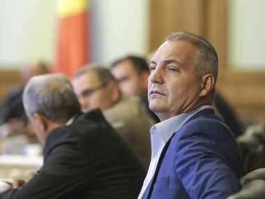DNA a dispus extinderea urmăririi penale faţă de Mircea Drăghici cu privire la încă o infracţiune de delapidare; trezorierul PSD este acuzat că ar fi dispus scoaterea din patrimoniul partidului a unui autoturism de lux în valoare de peste 300.000 de lei