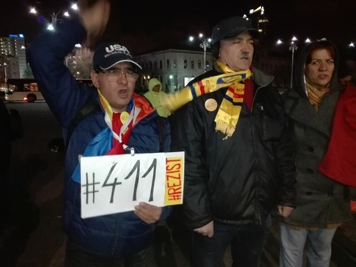 Asociaţia ”Evoluţie în instituţie” anunţă că va face plângere penală pe numele jandarmului care a amendat pentru scandări un protestatar surdo-mut la congresul PSD