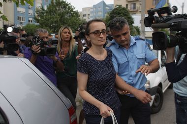Secţia pentru procurori în materie disciplinară a CSM a respins cererea IJ de suspendare din funcţie a procurorului care a preluat brutal fetiţa de la asistentul maternal din Baia de Aramă