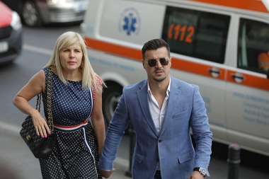 UPDATE - Elena Udrea, la Curtea de Apel Bucureşti, împreună cu partenerul ei: Trebuie să-mi demonstrez nevinovăţia/ Lucrurile ”sunt în schimbare spre normalitate” în România, inclusiv în justiţie - FOTO