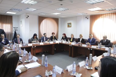 Schimb de replici între Klaus Iohannis şi judecătoarea Gabriela Baltag, la CSM/ Iohannis: Niciun politician, nici cel mai ales din România, nu trebuie să se amestece în treburile justiţiei/ Baltag: Tocmai aţi rostit recomandări imperative pentru noi
