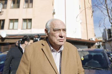 Ion Ghizdeanu, inculpat pentru că ar fi falsificat peste o mie de procese verbale în care consemna că proiectele propuse spre finanţare, prin Fondul de Investiţii, au fost analizate de Comisia de Strategie şi Prognoză