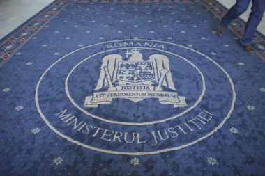 Consultări pentru revizuirea legislaţiei în vederea simplificării procedurilor de înfiinţare a unei firme, la Ministerul Justiţiei 