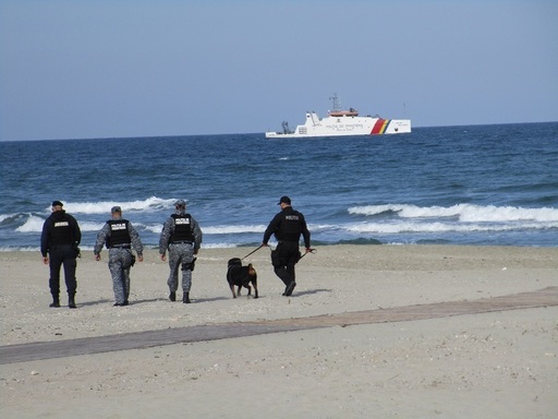 Gruparea care a încercat să transporte prin România trei tone de cocaină, trimisă în judecată. O tonă de cocaină a fost descoperită în Tulcea, după ce o ambarcaţiune care transporta drogurile s-a răsturnat