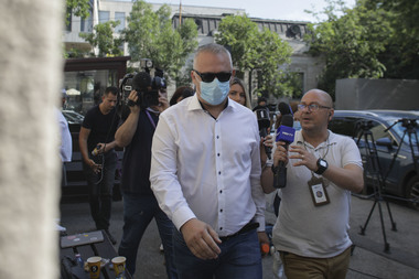 Iohannis, întrebat despre cazul Unifarm: Cine nu a respectat legea sau a încercat fraudulos să se îmbogăţească din necazul oamenilor, va plăti. Sunt convins că cei care au greşit vor fi găsiţi şi traşi la răspundere
