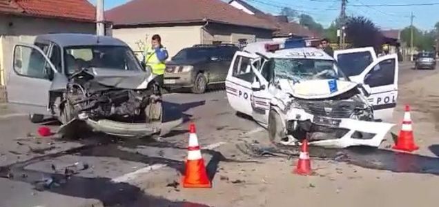 Femeie trimisă în judecată, la patru ani după ce a provocat un accident în care a lovit o autospecială de Poliţie aflată în misiune