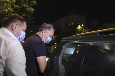 Judecătorii consideră că Laurenţiu Baranga a avut o conduită procesuală corectă, recunoscându-şi faptele şi nu se impune arestarea sa preventivă, arestul la domiciliu fiind suficient – motivare