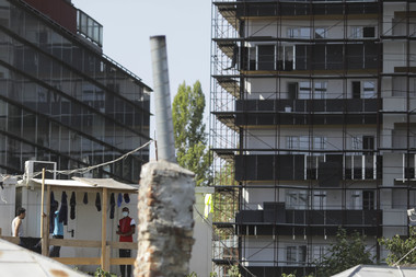 Procurori: Directorul executiv al Direcţiei Urbanism din Primăria Bucureşti a pus la dispoziţia organelor de control documente falsificate/ Construcţii realizate într-o zonă protejată, fără respectarea autorizaţiei/ Opt persoane, sub control judiciar 