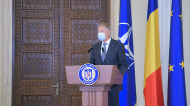 Klaus Iohannis a semnat marţi mai multe decrete. Şeful statului a eliberat din funcţie un procuror militar
