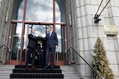 UPDATE - Stelian Ion: Plec cu fruntea sus. Am făcut ceea ce trebuia să fac / Dan Barna: Ne aşteptăm ca PNL să propună un om serios, competent / Nu este vorba despre o alianţă nici cu PSD, nici cu AUR; premierul Cîţu trebuie trimis acasă - VIDEO, FOTO