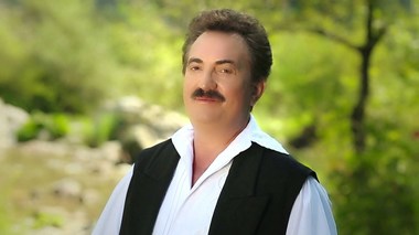 UPDATE - Dosar penal pentru ucidere din culpă în cazul decesului cântăreţului de muzică populară Petrică Mîţu Stoian / Poliţiştii şi procurorii au dispus să se facă necropsia / Precizările clinicii private la care a fost internat
