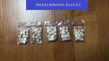 Satu Mare: Două persoane reţinute pentru trafic de droguri de mare risc / Cei doi comercializau ecstasy - FOTO