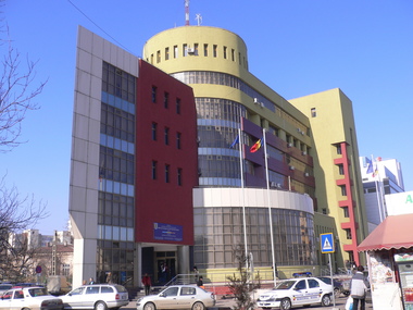 Unul dintre funcţionarii de la Finanţele Publice Buzău cercetat de DNA sub control judiciar a cerut încetarea raporturilor de serviciu/ Ceilalţi, mutaţi la alte structuri