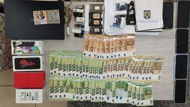 Timişoara: Percheziţii într-un dosar în care angajata unei bănci este suspectată că timp de 11 ani a făcut peste 800 de transferuri bancare ilegale/ Prejudiciu de 9 milioane de lei
