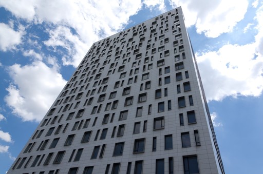 Tribunalul Bucureşti a dispus suspendarea dispoziţiei primarului general de demolare a Cathedral Plaza / Proprietarul clădirii, plângere penală împotriva primarului general 