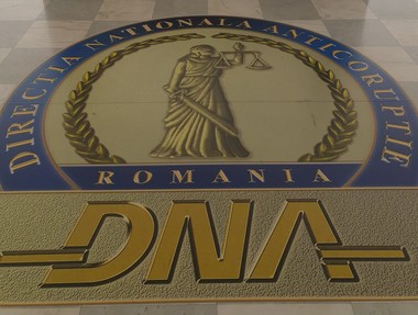 Angajaţi ai Poliţiei Locale Iaşi, cu funcţii de conducere la data comiterii faptelor, trimişi în judecată pentru fapte de corupţie, într-un dosar care vizează construirea mai multor imobile / Un dezvoltator ar fi construit 159 de apartamente, în loc de 24 