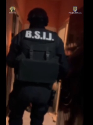 Percheziţii DIICOT în judeţele Prahova, Ialomiţa şi Constanţa, prvind constituirea unui grup infracţionat organizat, proxenetism, răpire, trafic de minori şi viol / Racolarea minorilor pe reţelele de socializare - VIDEO