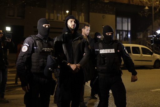 Andrew şi Tristan Tate, împreună cu alte două persoane, au fost reţinuţi pentru 24 de ore de către DIICOT, în urma unor percheziţii / Acuzaţii de trafic de persoane şi viol - FOTO, VIDEO