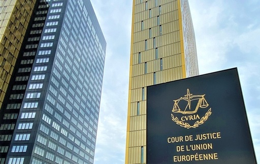 CJUE a stabilit că, pentru angajaţii care lucrează cu un monitor, angajatorul trebuie să le asigure ochelari de vedere sau să le deconteze costul acestora