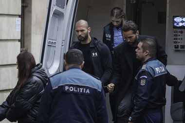 UPDATE - Fraţii Tate, aduşi la Curtea de Apel Bucureşti, care urmează să decidă dacă vor fi puşi în libertate / Ei au stat aproximativ cinci ore la proces - FOTO