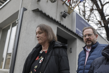 Fraţii Tate, vizitaţi în arest de reprezentanţi ai MAE britanic - FOTO