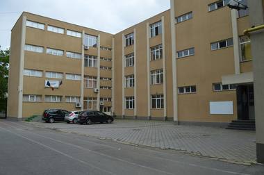 Elevul de 16 ani de la Colegiul “Ion Creangă” din Bucureşti care şi-a atacat profesoara cu cuţitul rămâne în arest preventiv/ Decizia Curţii de Apel Bucureşti este definitivă 
