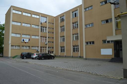 Elevul de 16 ani de la Colegiul “Ion Creangă” din Bucureşti care şi-a atacat profesoara cu cuţitul rămâne în arest preventiv/ Decizia Curţii de Apel Bucureşti este definitivă 
