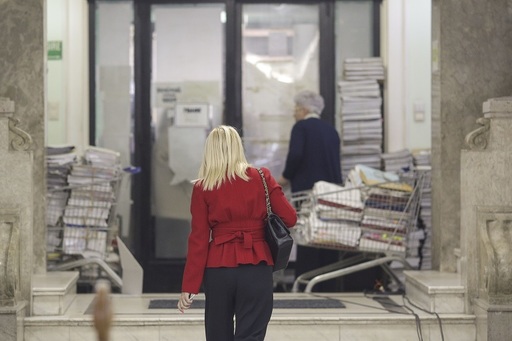 Din penitenciar, Udrea dă soluţia pentru reducerea cheltuielilor - Deţinutii care nu au săvârşit fapte cu violenţă şi nu sunt un pericol pentru societate - categorie în care ar intra şi ea - să-şi execute pedepsele la locul de muncă