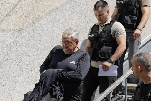 UPDATE - Fostul ministru al Finanţelor Sebastian Vlădescu, condamnat definitiv la 7 ani şi 4 luni de închisoare, în dosarul legat de reabilitarea tronsonului de cale ferată Bucureşti - Constanţa / Vlădescu s-a predat, Ionuţ Costea, dat în urmărire - FOTO