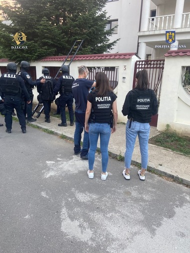 Dosarul centrelor în care bătrâni şi persoane cu dizabilităţi erau supuşi unor tratamente inumane - Victimele au fost exploatate şi financiar, rămânând fără pensii sau apartamente