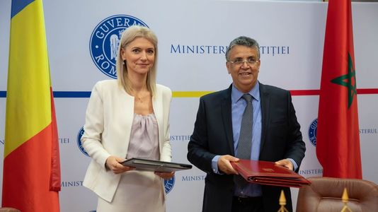 Ministrul Justiţiei Alina Gorghiu a semnat un protocol de cooperare în domeniul juridic cu omologul din Maroc Abdellatif Ouahbi