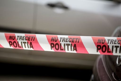 Procuror, despre crima de la Mangalia: A ucis-o, a pus-o în valiza victimei, a coborât-o cu liftul şi a chemat un taxi / A fost ajutată să urce valiza în taxi de un coleg care trecea prin zonă / A spus taximetristului că are cărţi / Fata a fost arestată 