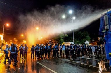 Şaisprezece persoane, între care foştii şefi din Jandarmerie Laurenţiu Cazan, Sebastian Cucoş şi Cătălin Sindile, trimise în judecată în Dosarul 10 August