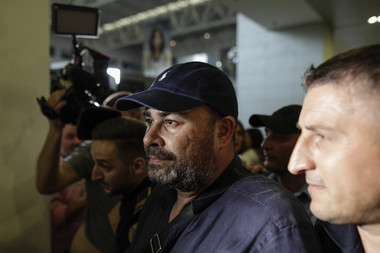 Protestatarul Matei Sandu, a cărui fişă medicală a fost publicată online de către Darius Vâlcov: O să îl execut silit la noul său domiciliu - la puşcărie