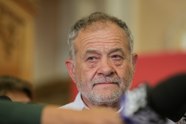 Dumitru Buzatu încasa venituri ca preşedinte al CJ Vaslui, venituri din pensie, indemnizaţie de la Parlament pentru limită de vârstă, care anul trecut au totalizat peste 330.000 de lei / Ce avere are