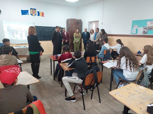 MJ şi o şcoală din judeţul Arges au încheiat un protocol pentru Proiectul educaţional „WE CAN BE COOL!” / Un avocat şi un consilier psihopedagogic se vor întâlni cu elevii ca să dezbată fenomenul consumului de droguri