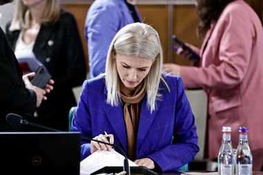 Gorghiu anunţă rezolvarea restanţelor plăţilor pentru ajutorul public judiciar acordat din oficiu: Astăzi, în şedinţa de guvern, s-a alocat către Ministerul Public din Fondul de Rezerva Bugetară la dispoziţia Guvernului suma de 15,7 milioane de lei