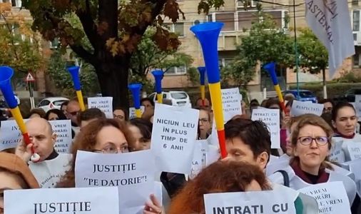 Curtea de Apel Ploieşti transmite grefierilor care au protestat, cerând achitarea restanţelor salariale, că nu sunt singurii aflaţi în situaţia în care nu au primit banii obţinuţi prin decizii judecătoreşti - FOTO
