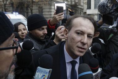 UPDATE - Florin Cîţu, urmărit penal de DNA în dosarul achiziţiei de vaccinuri din pandemie / Este acuzat de complicitate la abuz în serviciu /”Mi-am exercitat atribuţiile de prim-ministru cu respectarea legislaţiei în vigoare”, a declarat la ieşire