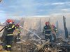 Incendiul de la Ferma Dacilor – Administratorii complexului turistic contestă mandatele de arestare. Cornel Dinicu, patronul de facto, este arestat preventiv, iar administratorii din acte sunt în arest la domiciliu
