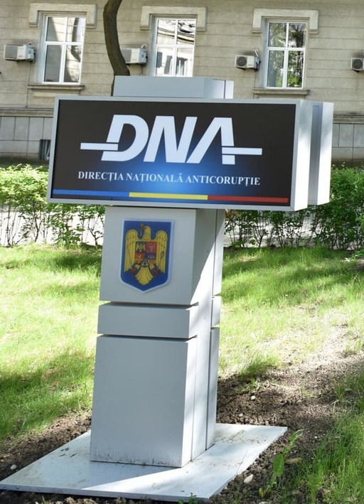 Şeful Gărzii de Mediu Bistriţa-Năsăud, reţinut de DNA pentru luare de mită, în formă continuată / El este acuzat că a primit diferite sume de bani pentru a nu face verificări  / Mita, primită în sediul instituţiei
