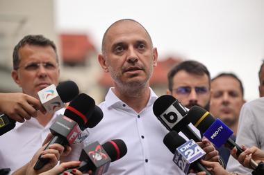 Radu Mihaiu a depus plângere penală împotriva Biroului Electoral Sector 2 / Plângerea vizează fapte precum cumpărare de voturi şi distribuirea de buletine de vot deja ştampilate