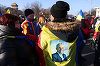 UPDATE - Doi participanţi la protestul din Piaţa Victoriei au fost reţinuţi pentru ultraj, distrugere, folosirea fără drept de obiecte periculoase şi tulburarea liniştii publice/ Unul dintre reţinuţi este polonez/ Românul a fost arestat preventiv