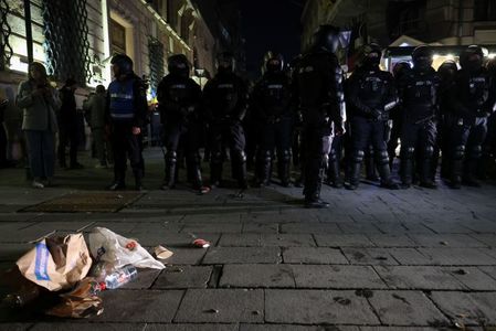 UPDATE - Percheziţii în Bucureşti şi judeţele Ilfov şi Dâmboviţa, într-un dosar penal privind violenţele din 9 martie, din faţa BEC. Nouă suspecţi au fost audiaţi şi reţinuţi VIDEO